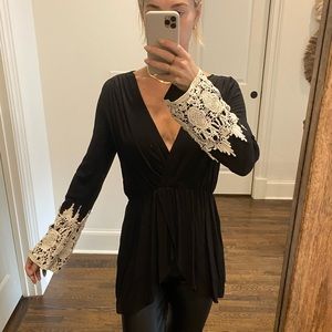 Planet Blue LIV brand tunic with lace bell sleeves